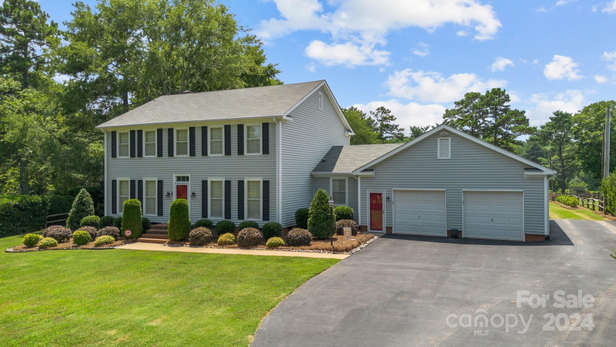 3221 Windrow Ln Matthews, NC 28105