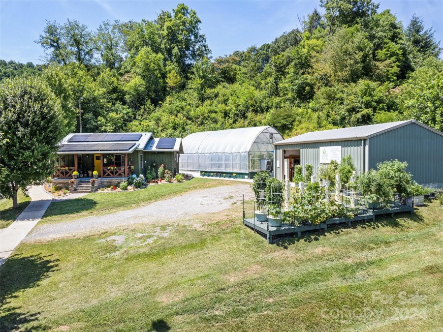 66 Bradley St Waynesville, NC 28786