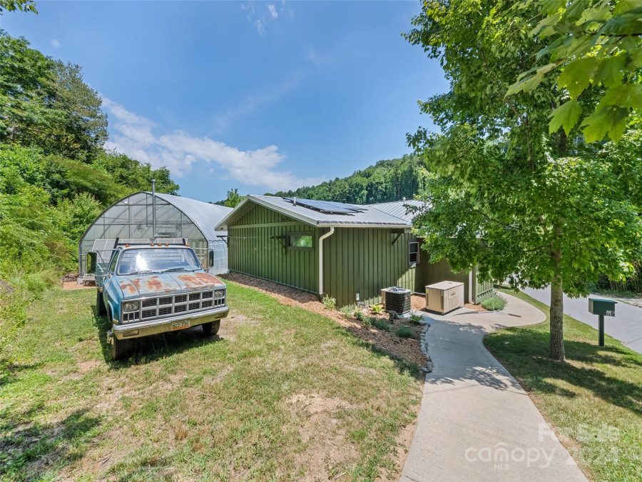 66 Bradley St Waynesville, NC 28786