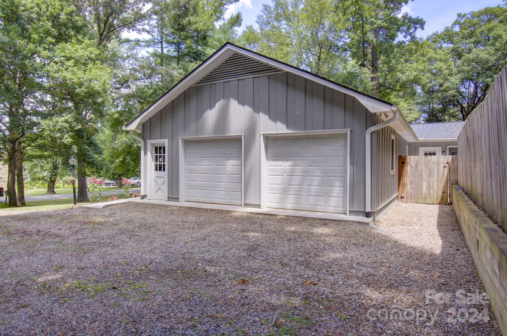 3227 Hickory Hill Rd Hendersonville, NC 28792