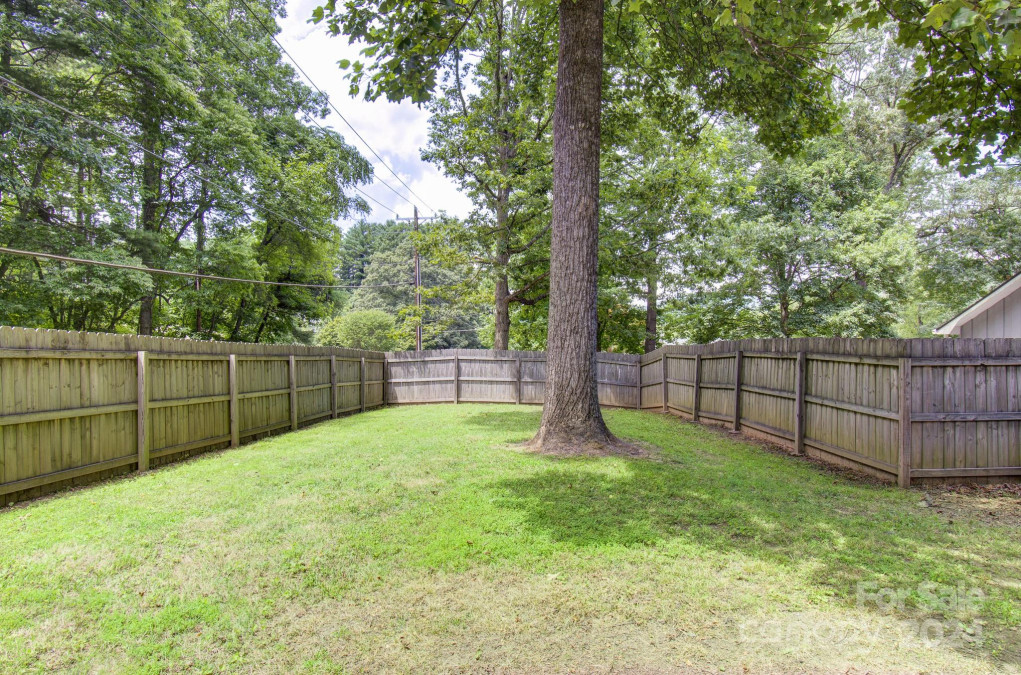 3227 Hickory Hill Rd Hendersonville, NC 28792