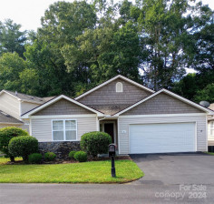 51 Clear Creekside Dr Hendersonville, NC 28792