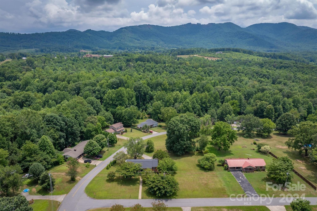 1317 Meadow Ln Morganton, NC 28655