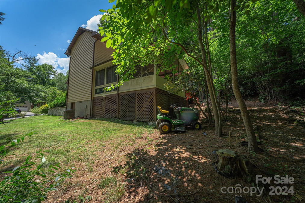 15 Fairview Hills Dr Fairview, NC 28730