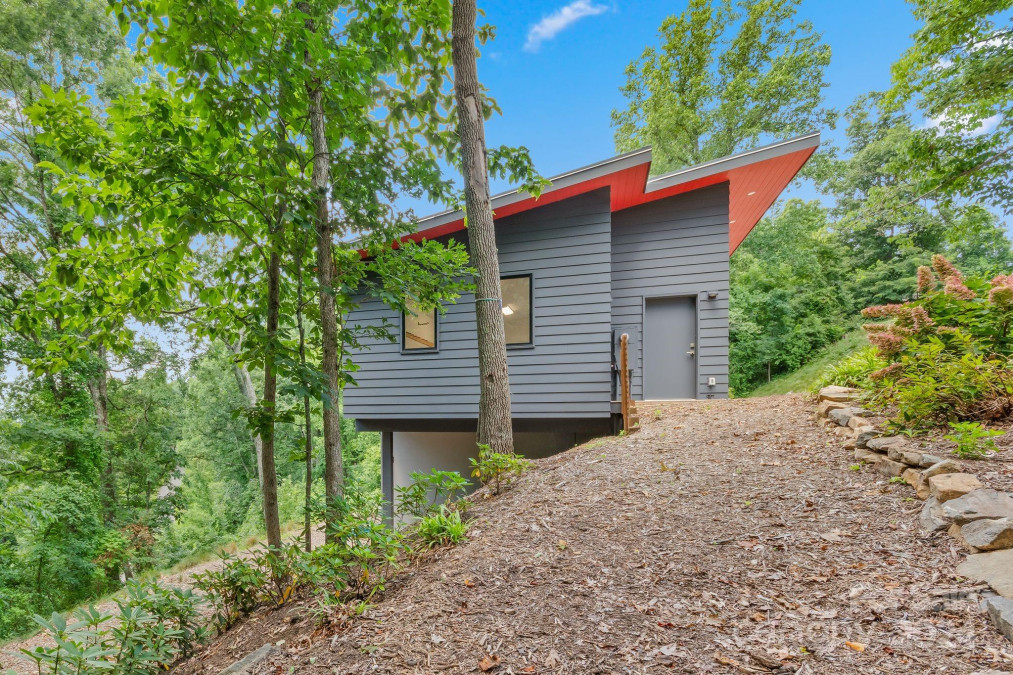 10 Katies Ridge Dr Asheville, NC 28804