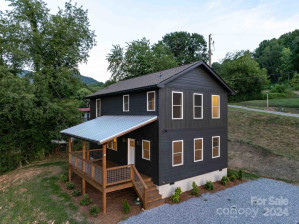 60 Lennon Leigh Ln Waynesville, NC 28786