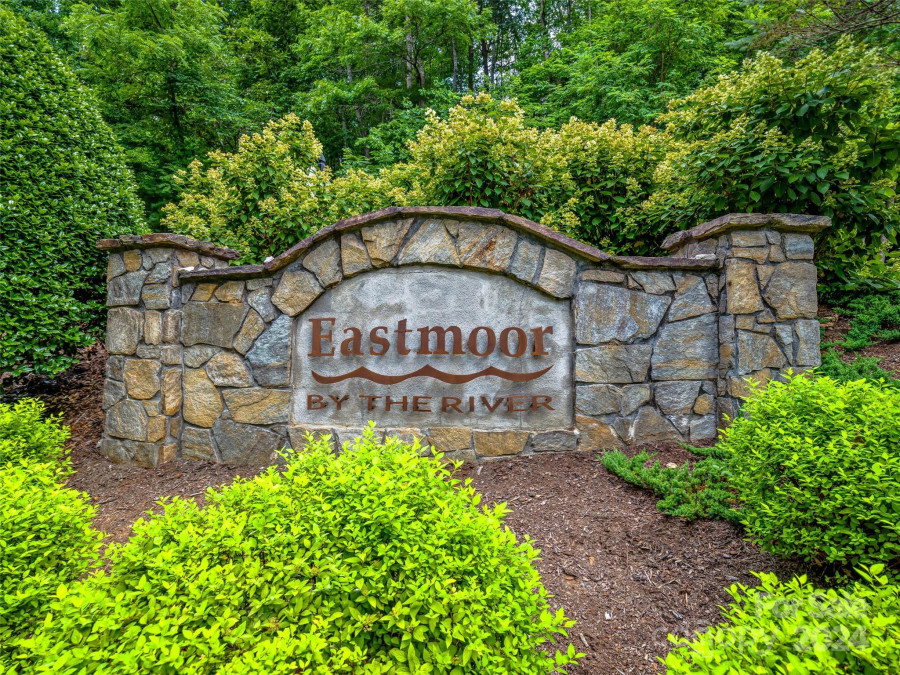 105 Eastmoor Dr Asheville, NC 28805