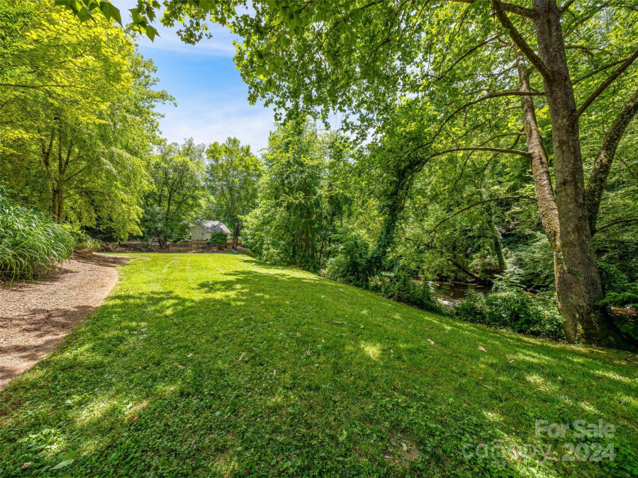 105 Eastmoor Dr Asheville, NC 28805