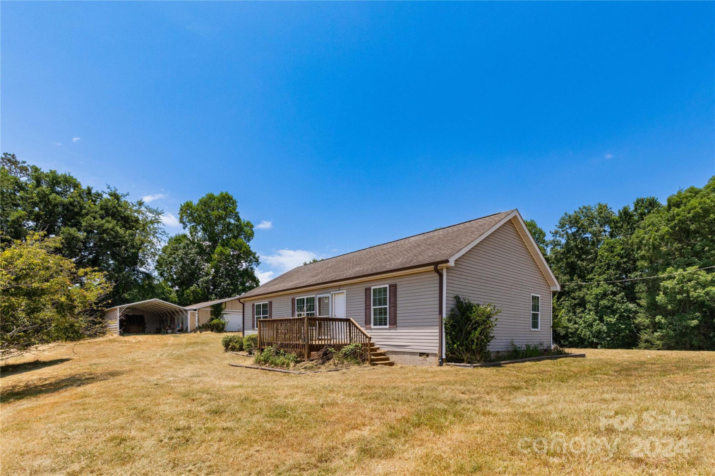 668 Old Mars Hill Hw Weaverville, NC 28787