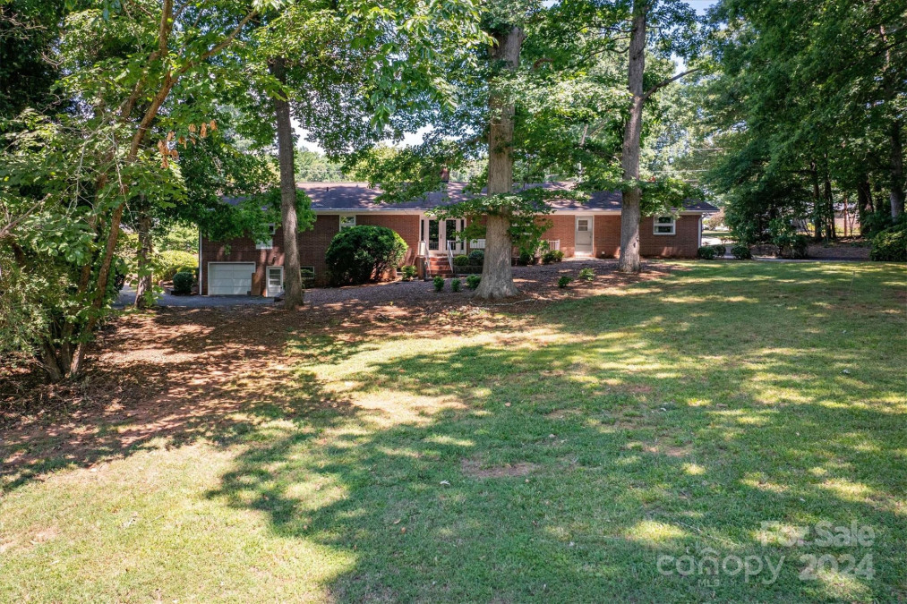 105 Oakwood St Morganton, NC 28655