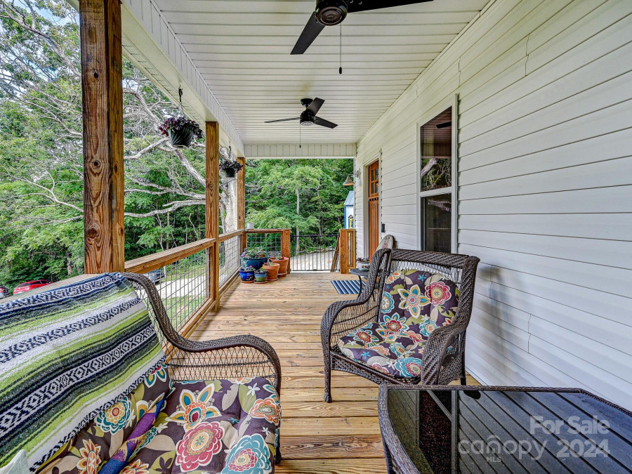 140 Orchard St Candler, NC 28715