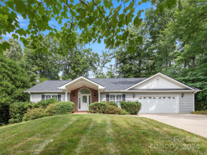 53 Forest Lake Dr Asheville, NC 28803