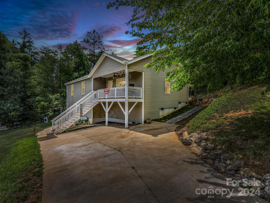 34 Homestead Ridge Rd Weaverville, NC 28787