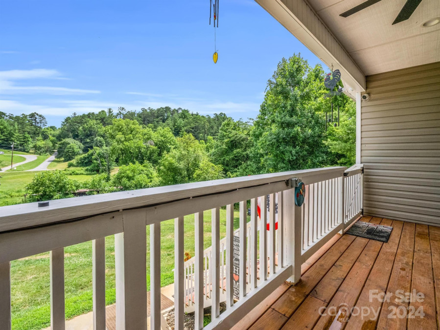 34 Homestead Ridge Rd Weaverville, NC 28787