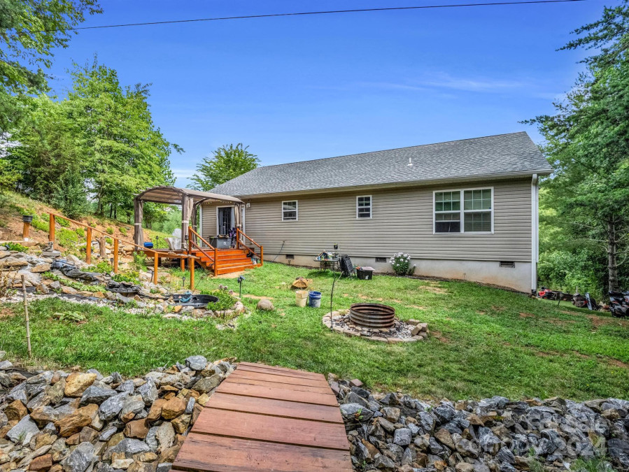 34 Homestead Ridge Rd Weaverville, NC 28787