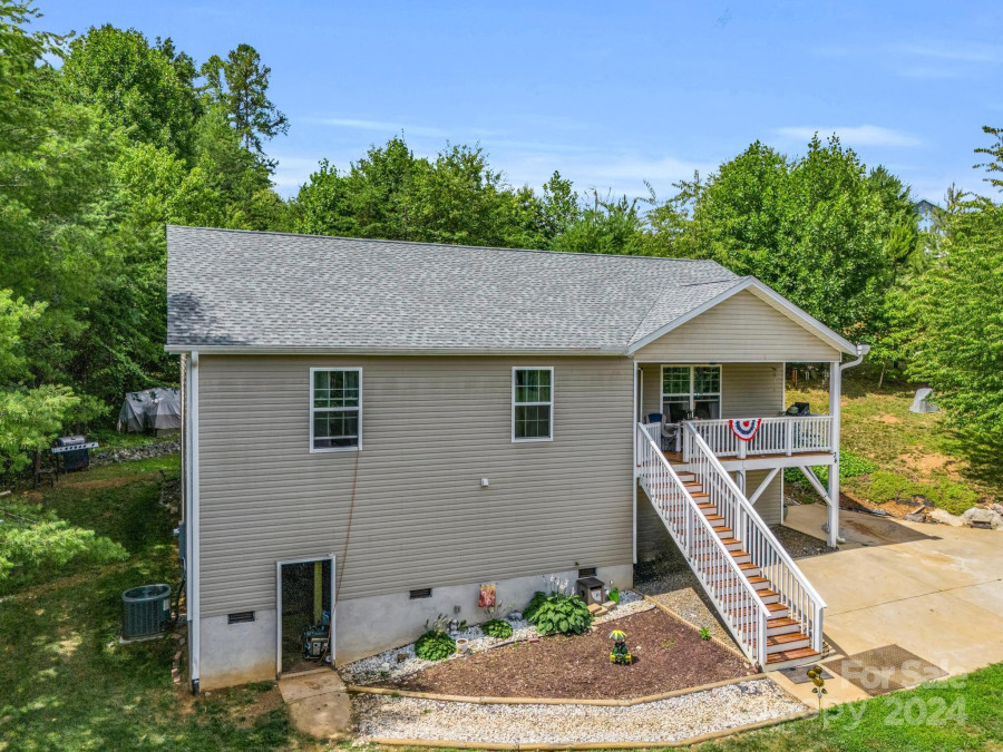 34 Homestead Ridge Rd Weaverville, NC 28787