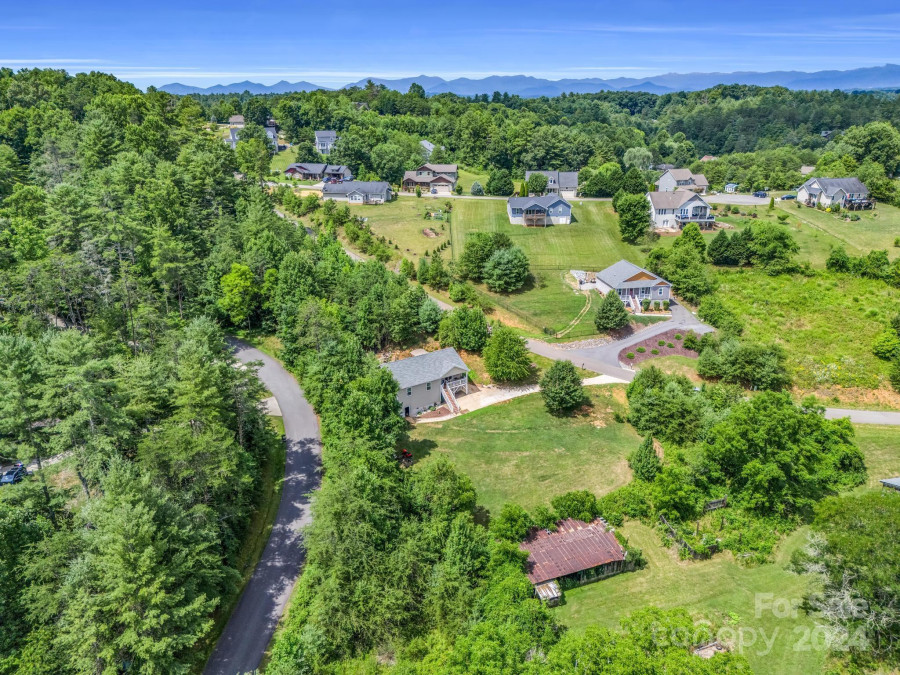 34 Homestead Ridge Rd Weaverville, NC 28787