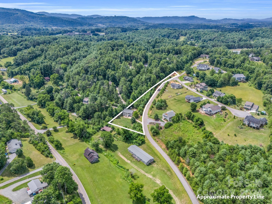 34 Homestead Ridge Rd Weaverville, NC 28787