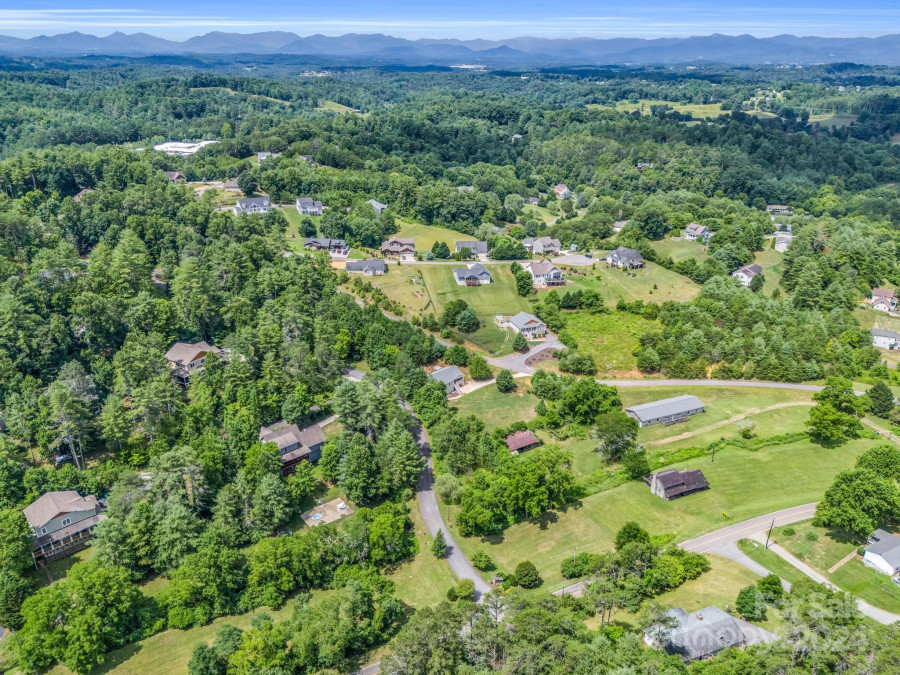 34 Homestead Ridge Rd Weaverville, NC 28787