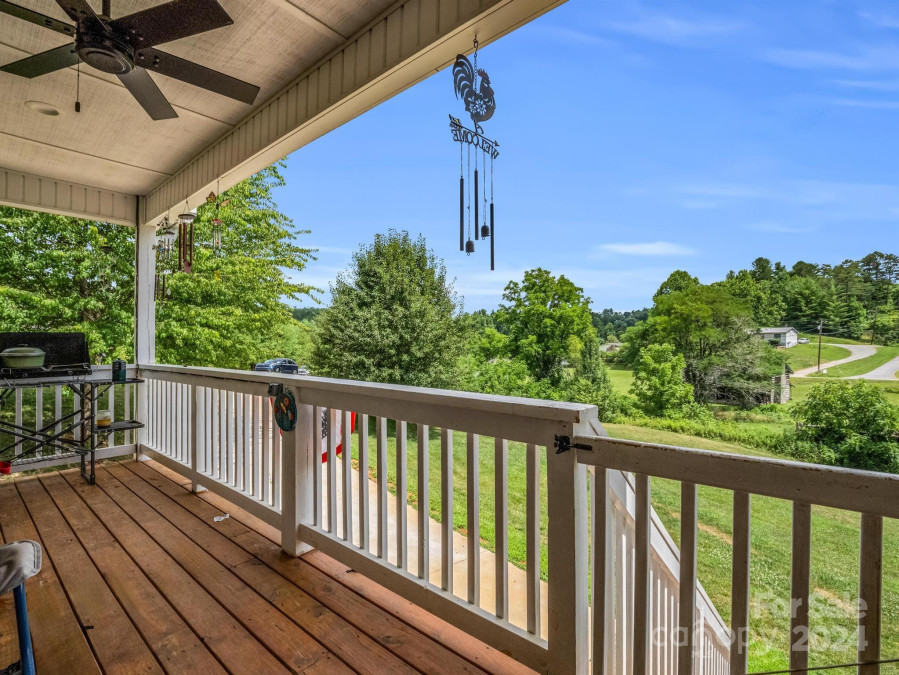 34 Homestead Ridge Rd Weaverville, NC 28787