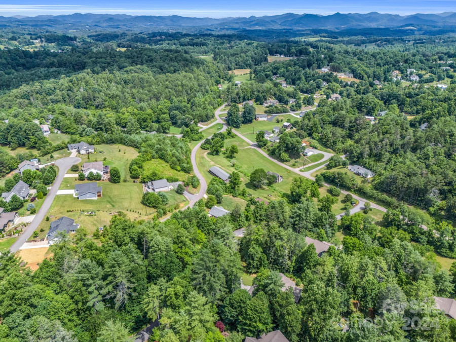 34 Homestead Ridge Rd Weaverville, NC 28787