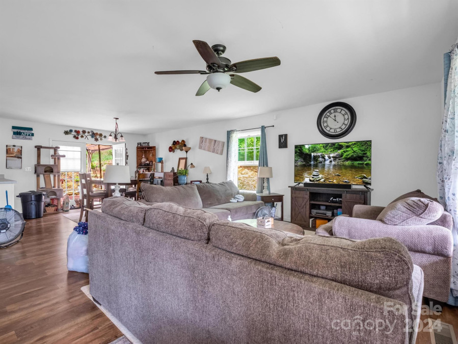 34 Homestead Ridge Rd Weaverville, NC 28787