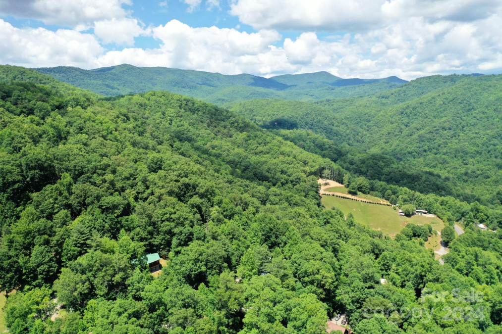 470 Bear Ridge Rd Tuckasegee, NC 28783