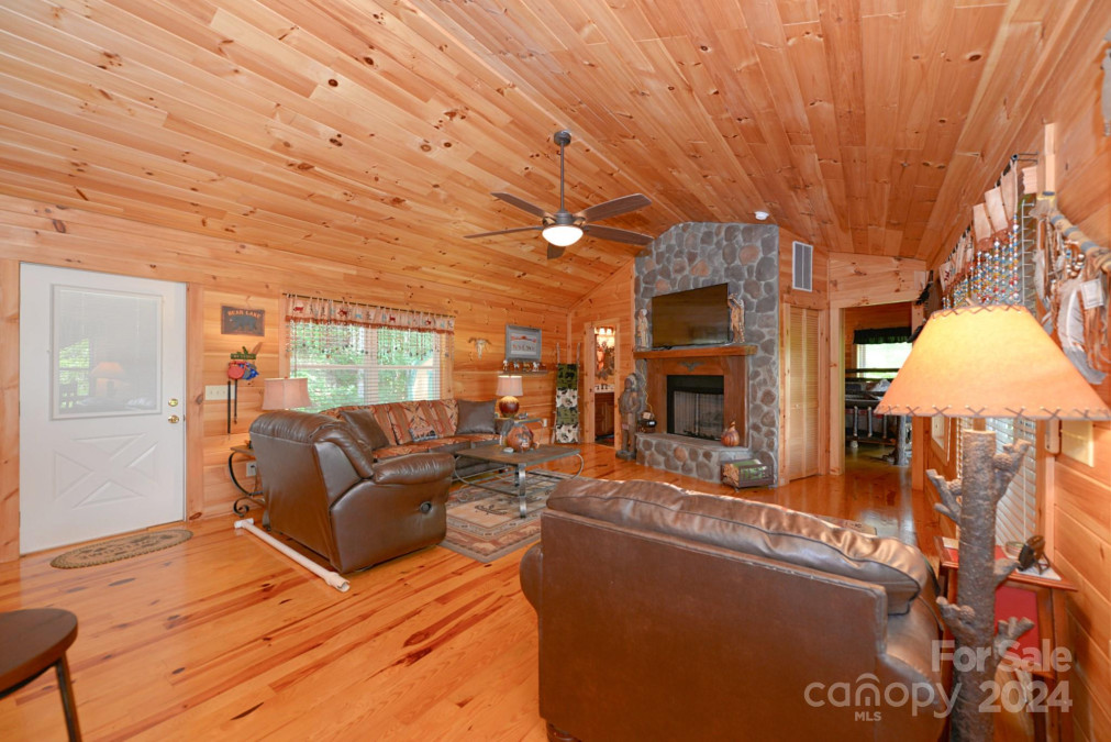 470 Bear Ridge Rd Tuckasegee, NC 28783