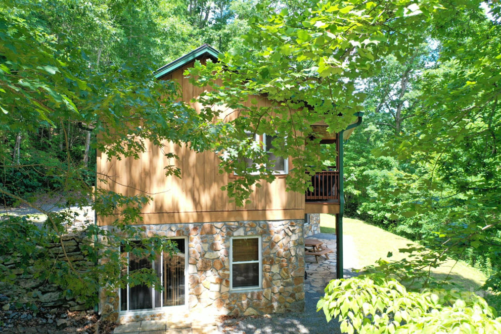 470 Bear Ridge Rd Tuckasegee, NC 28783