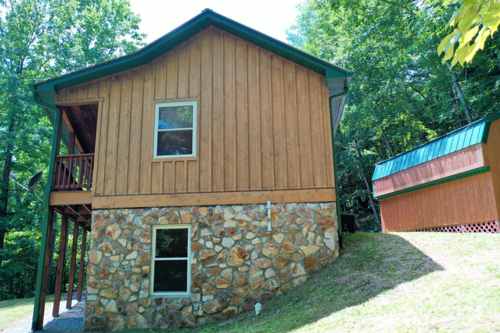 470 Bear Ridge Rd Tuckasegee, NC 28783