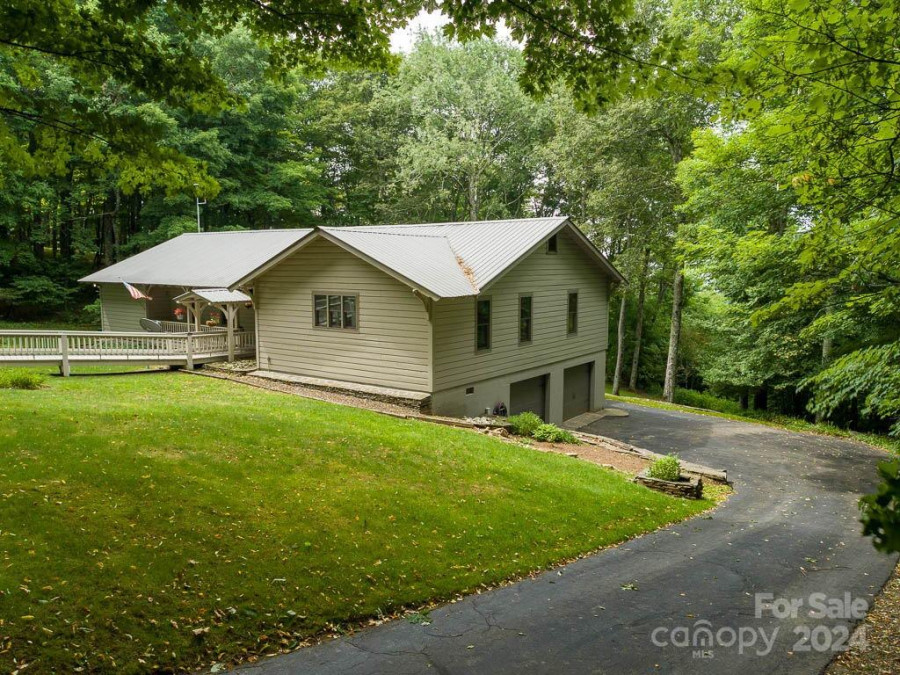 134 Wolfs Head Ct Mars Hill, NC 28754