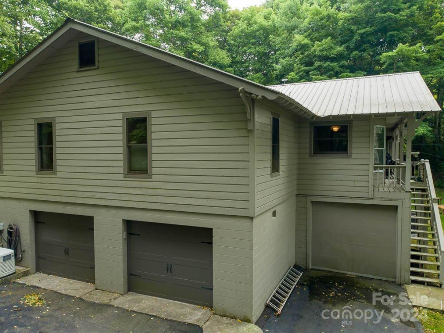 134 Wolfs Head Ct Mars Hill, NC 28754