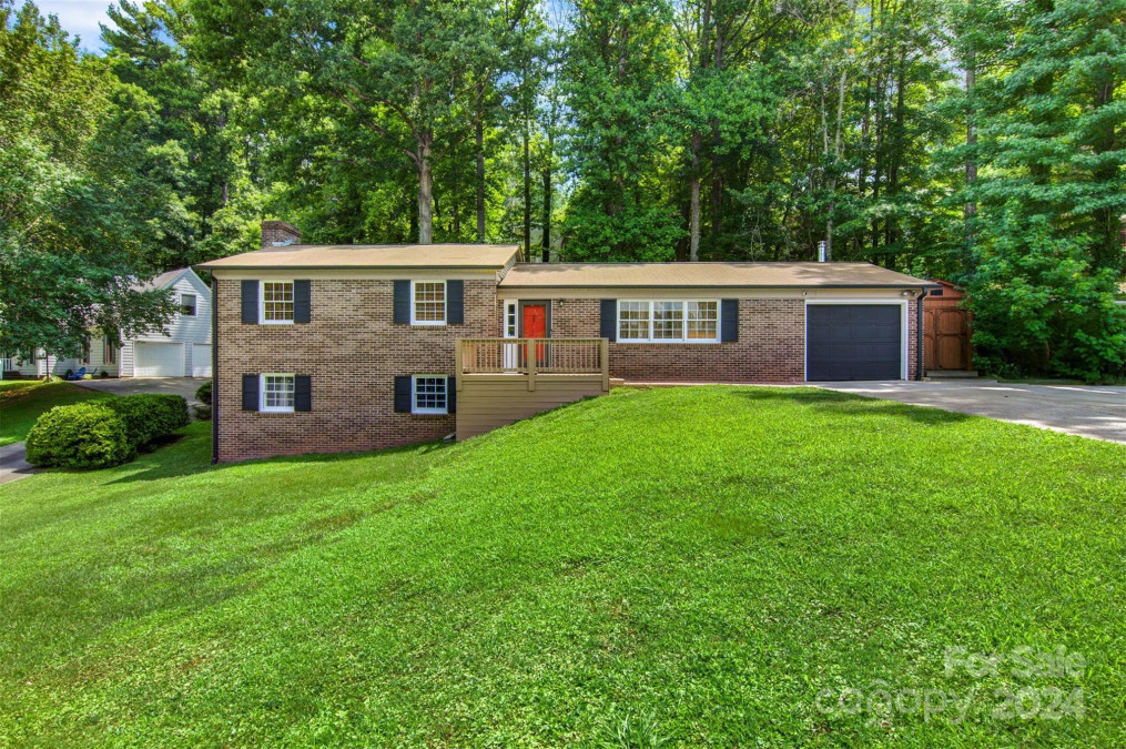 802 Devonshire Ct Lenoir, NC 28645