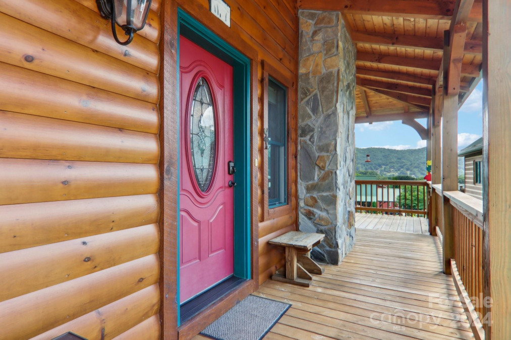 24 Bonus Ct Maggie Valley, NC 28751