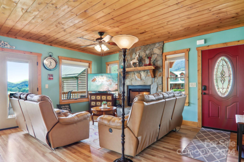 24 Bonus Ct Maggie Valley, NC 28751