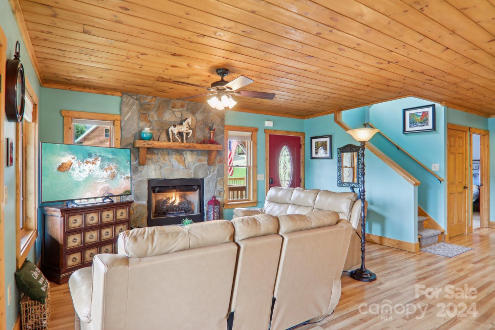 24 Bonus Ct Maggie Valley, NC 28751