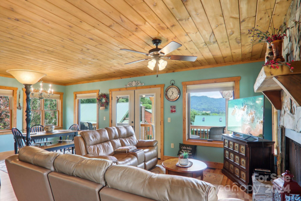 24 Bonus Ct Maggie Valley, NC 28751