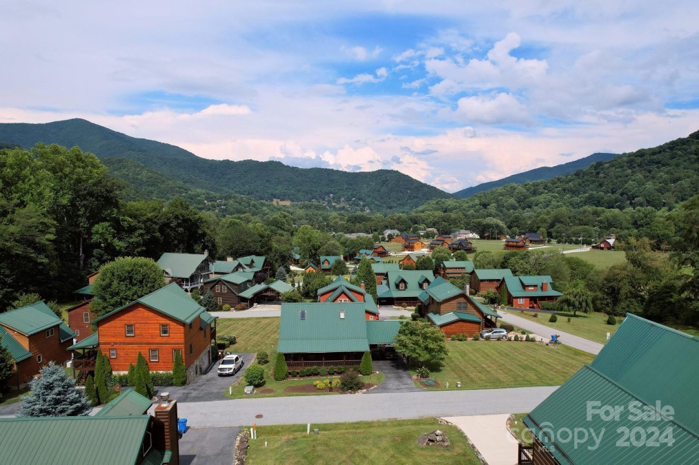 24 Bonus Ct Maggie Valley, NC 28751