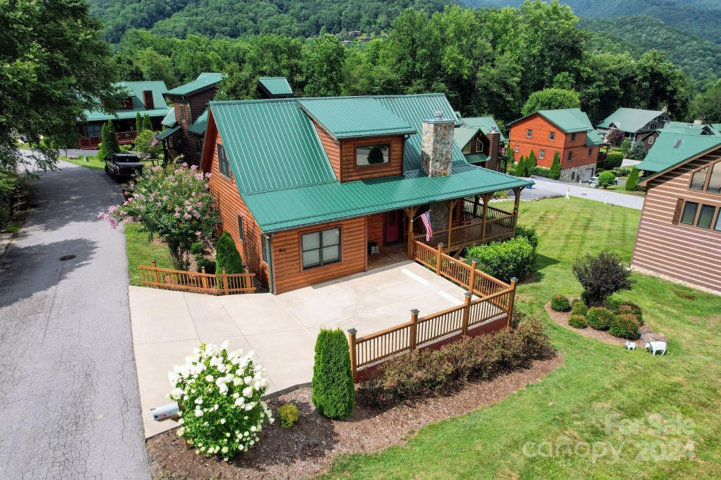 24 Bonus Ct Maggie Valley, NC 28751