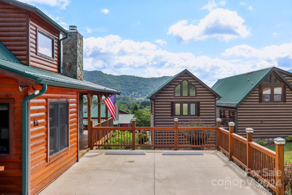 24 Bonus Ct Maggie Valley, NC 28751