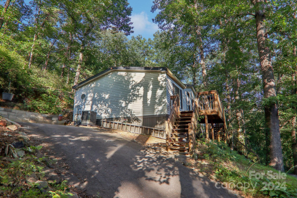 138 Buddy Ln Chimney Rock, NC 28746