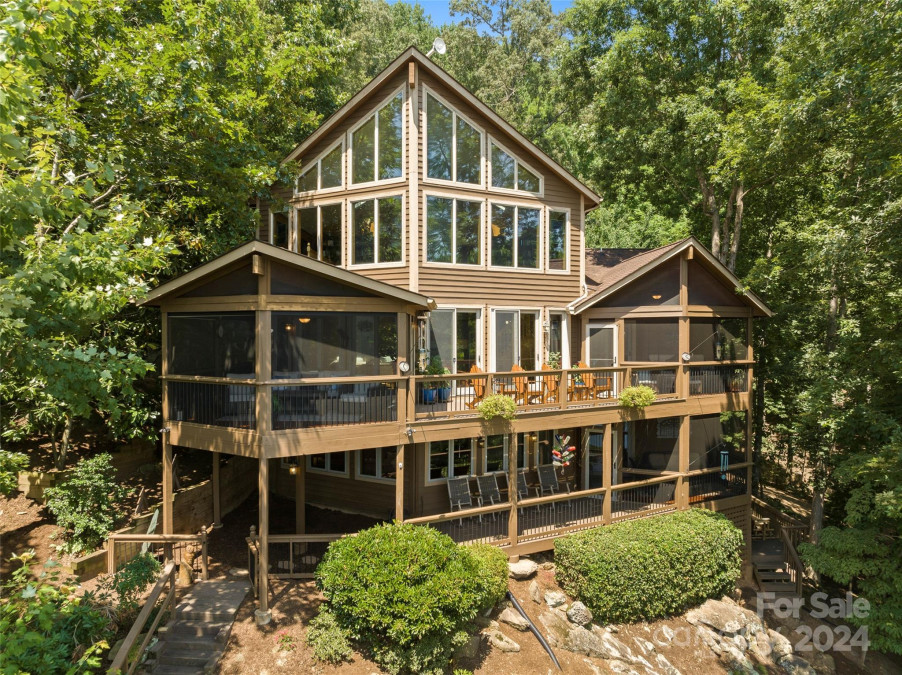 128 Moffitt Rd Lake Lure, NC 28746