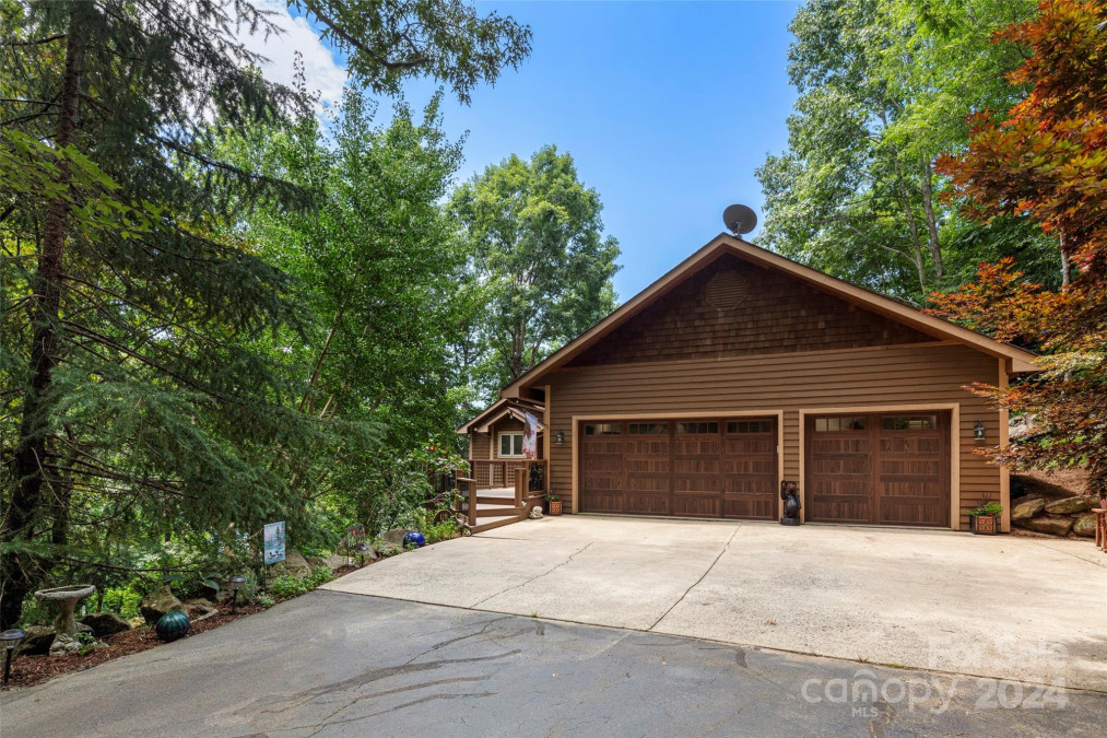 128 Moffitt Rd Lake Lure, NC 28746