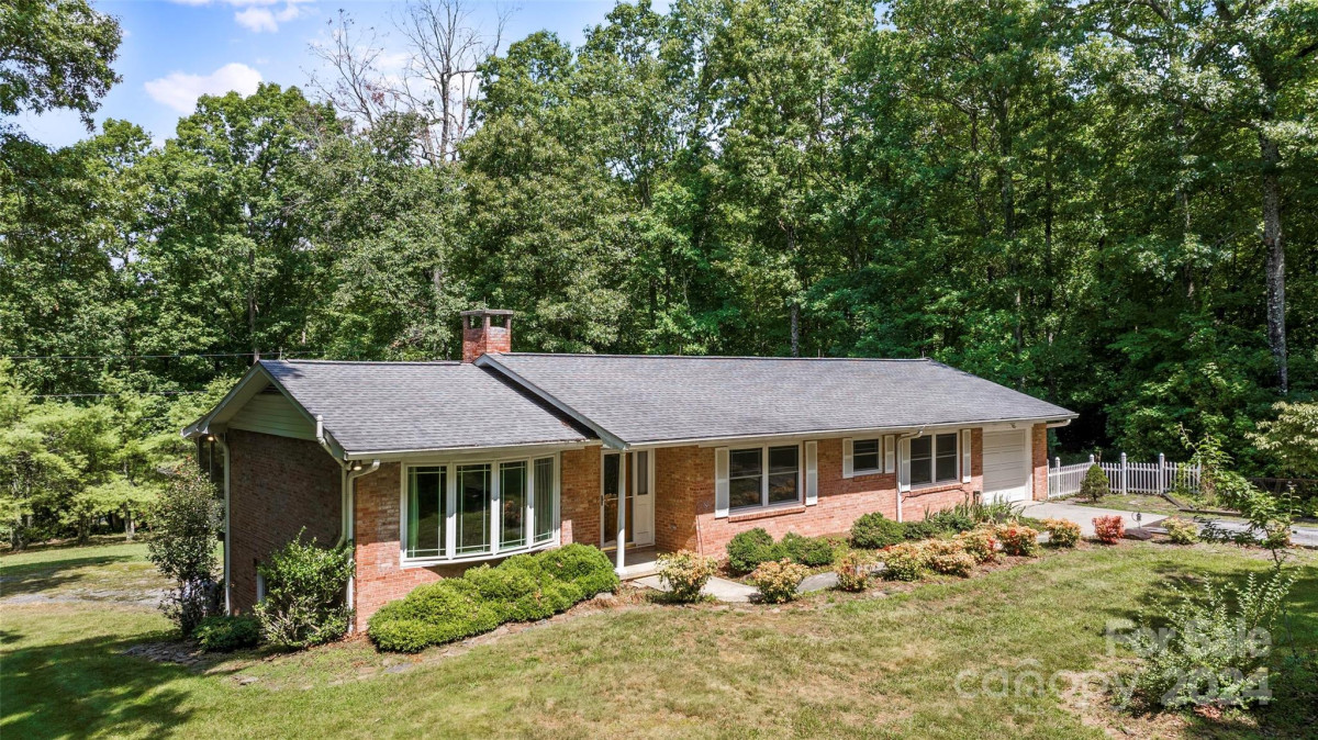 304 Jeter Mountain Ter Hendersonville, NC 28739