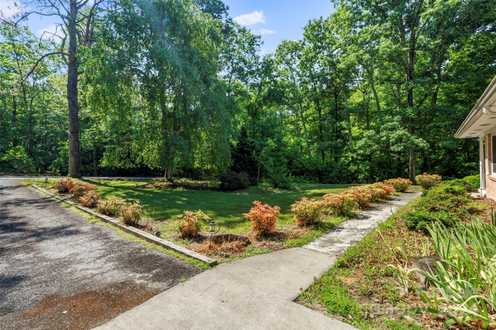 304 Jeter Mountain Ter Hendersonville, NC 28739