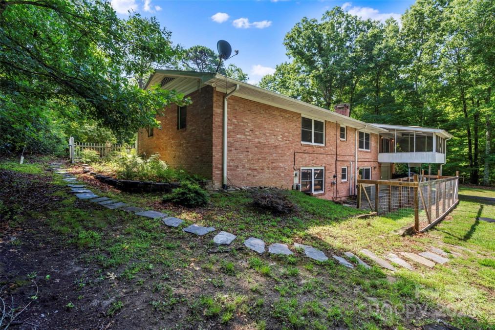 304 Jeter Mountain Ter Hendersonville, NC 28739