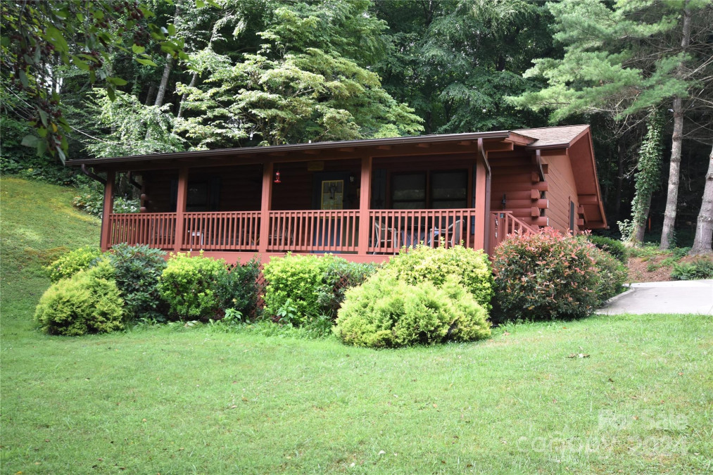 128 Cedarwood Dr Waynesville, NC 28785