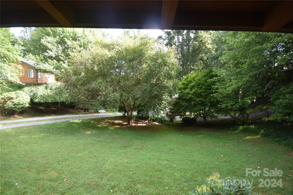 128 Cedarwood Dr Waynesville, NC 28785