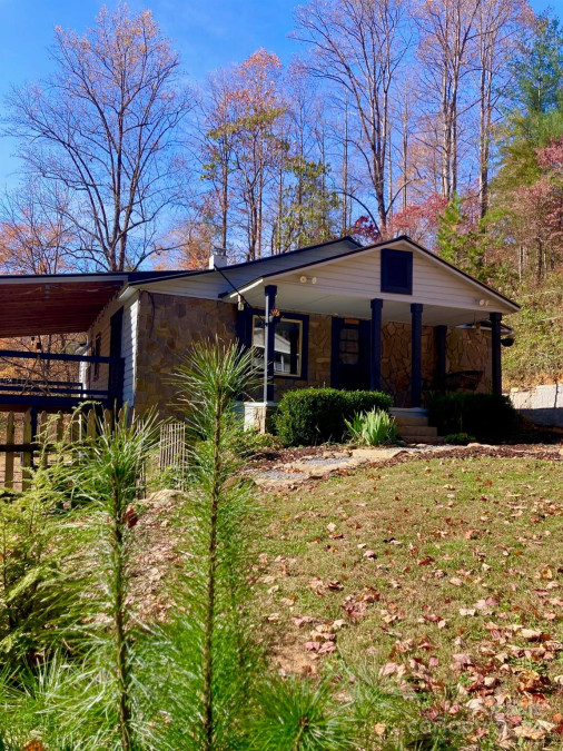 17 Moonlight Trl Bryson City, NC 28713