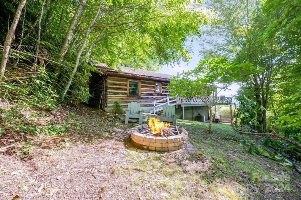 1059 Setzer Cove Rd Maggie Valley, NC 28751